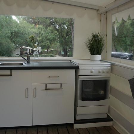 Chalets Met Buitenkeuken Op Camping Lei Suves - Joycasa Roquebrune-sur Argens Εξωτερικό φωτογραφία