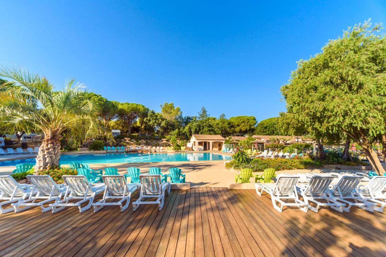 Chalets Met Buitenkeuken Op Camping Lei Suves - Joycasa Roquebrune-sur Argens Εξωτερικό φωτογραφία