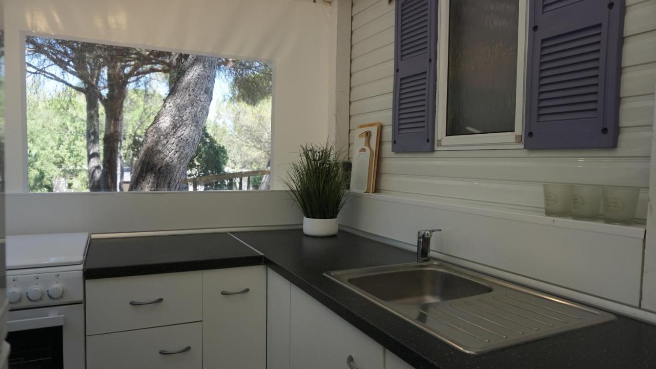 Chalets Met Buitenkeuken Op Camping Lei Suves - Joycasa Roquebrune-sur Argens Εξωτερικό φωτογραφία