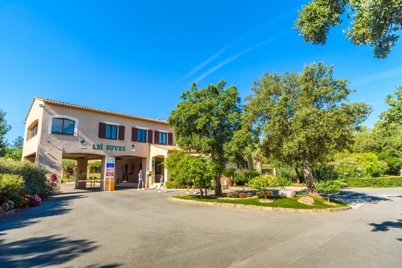 Chalets Met Buitenkeuken Op Camping Lei Suves - Joycasa Roquebrune-sur Argens Εξωτερικό φωτογραφία