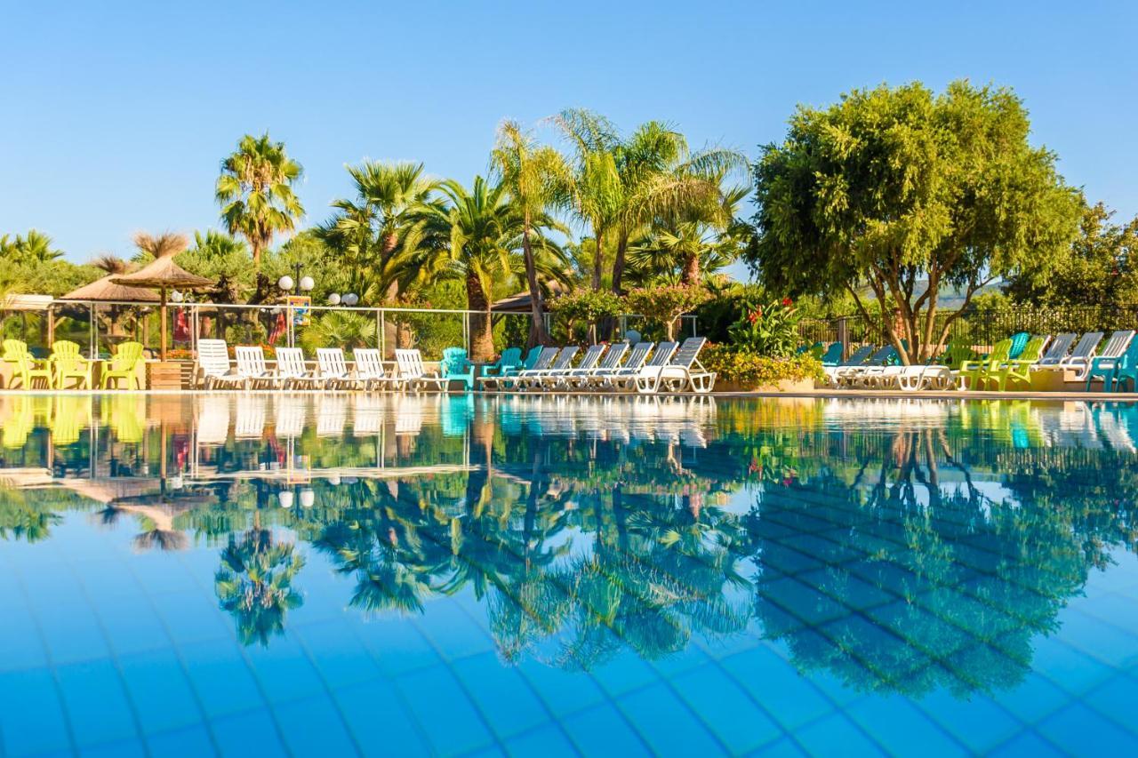 Chalets Met Buitenkeuken Op Camping Lei Suves - Joycasa Roquebrune-sur Argens Εξωτερικό φωτογραφία