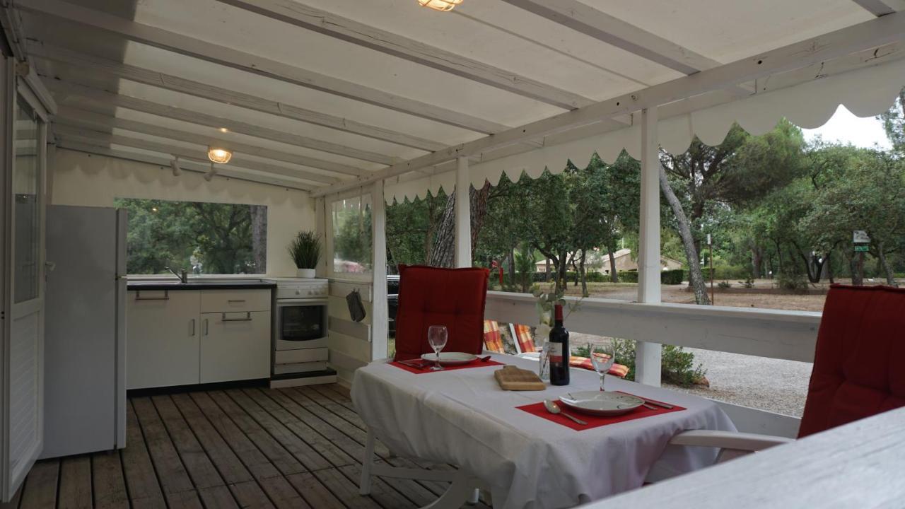 Chalets Met Buitenkeuken Op Camping Lei Suves - Joycasa Roquebrune-sur Argens Εξωτερικό φωτογραφία