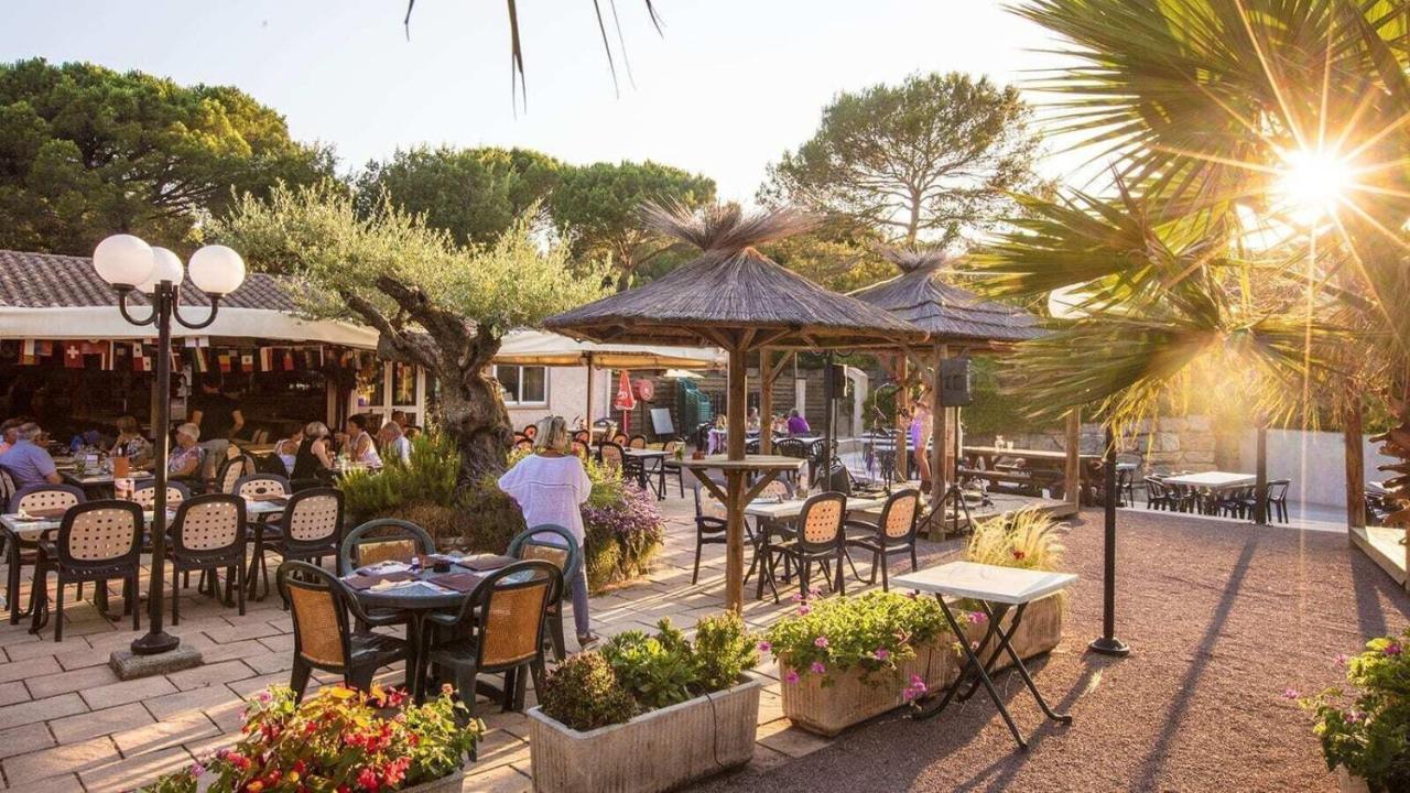 Chalets Met Buitenkeuken Op Camping Lei Suves - Joycasa Roquebrune-sur Argens Εξωτερικό φωτογραφία