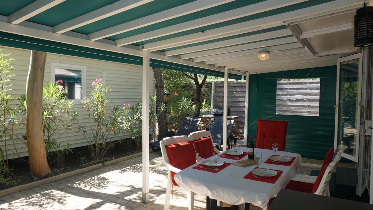 Chalets Met Buitenkeuken Op Camping Lei Suves - Joycasa Roquebrune-sur Argens Εξωτερικό φωτογραφία