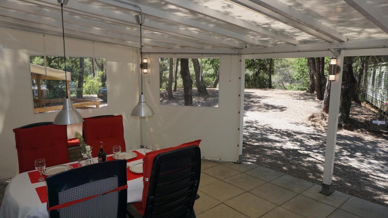 Chalets Met Buitenkeuken Op Camping Lei Suves - Joycasa Roquebrune-sur Argens Εξωτερικό φωτογραφία