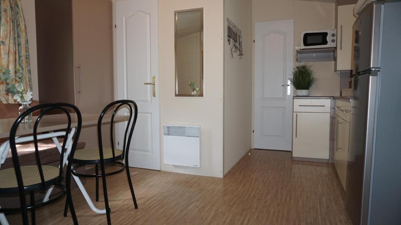 Chalets Met Buitenkeuken Op Camping Lei Suves - Joycasa Roquebrune-sur Argens Εξωτερικό φωτογραφία