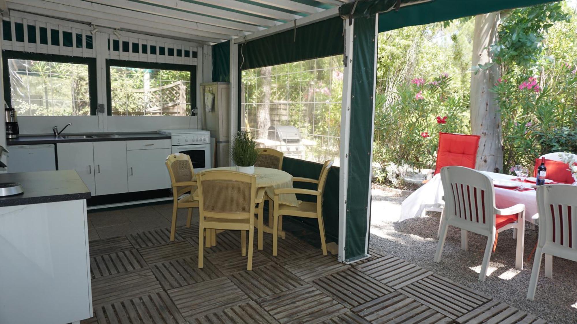 Chalets Met Buitenkeuken Op Camping Lei Suves - Joycasa Roquebrune-sur Argens Δωμάτιο φωτογραφία