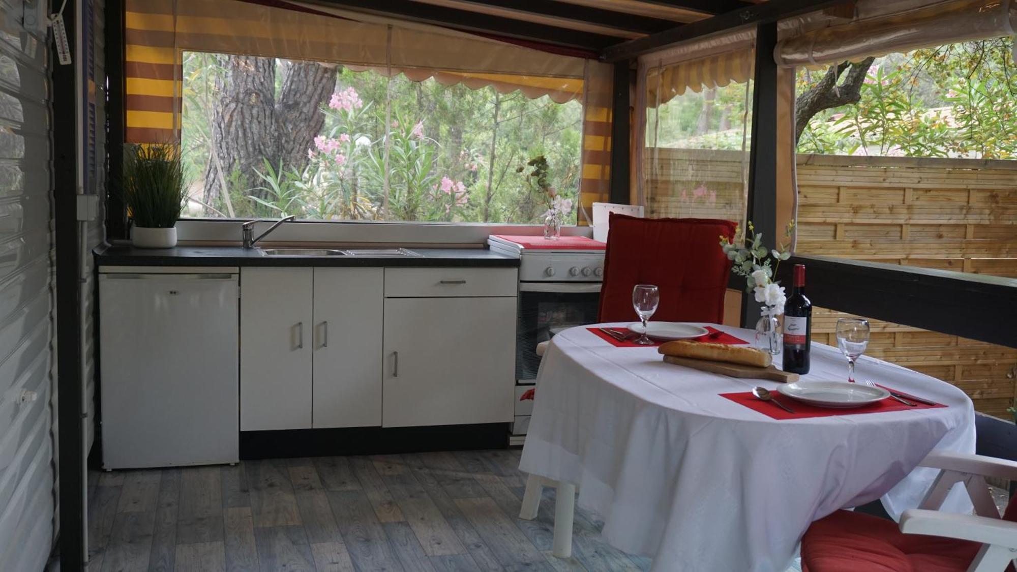 Chalets Met Buitenkeuken Op Camping Lei Suves - Joycasa Roquebrune-sur Argens Δωμάτιο φωτογραφία