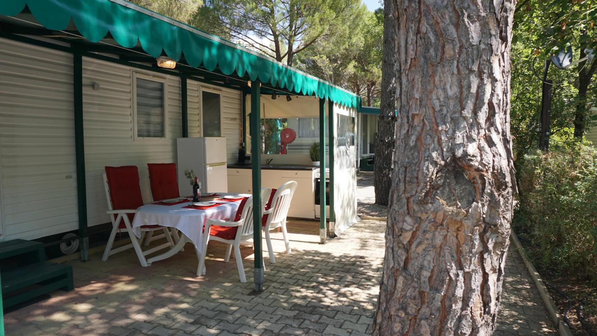 Chalets Met Buitenkeuken Op Camping Lei Suves - Joycasa Roquebrune-sur Argens Εξωτερικό φωτογραφία